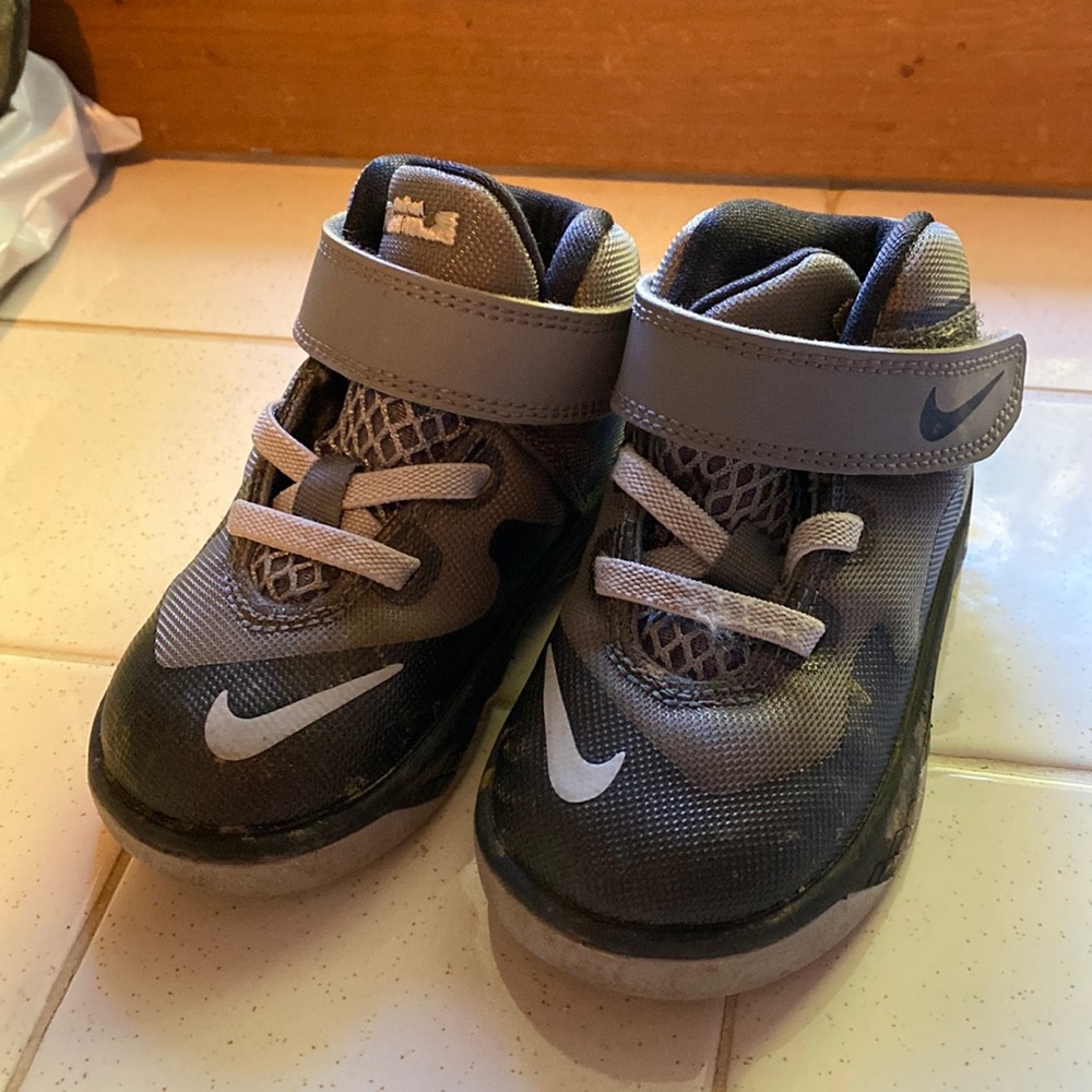 Toddler size 6 nike shoes